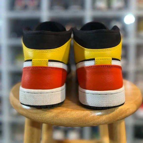 Jordan 1 Retro Black Amarillo